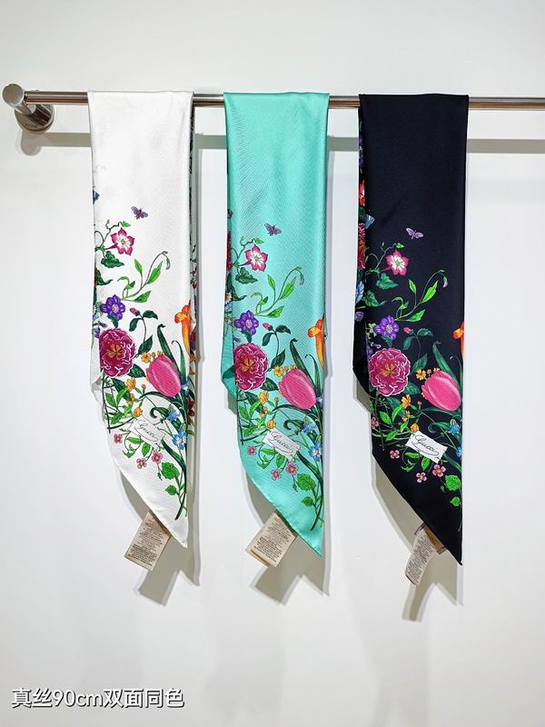 Gucci silk scarf hm29